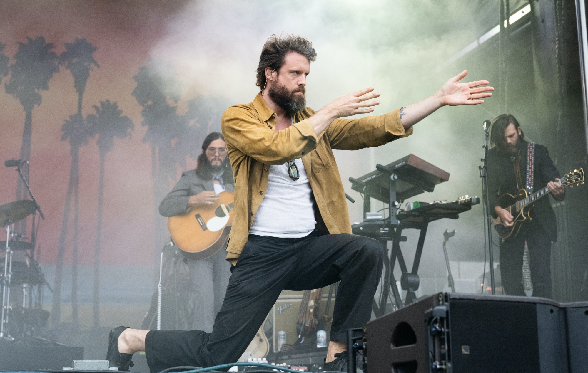 Father John Misty 'Mahashmashana' Luistersessie header